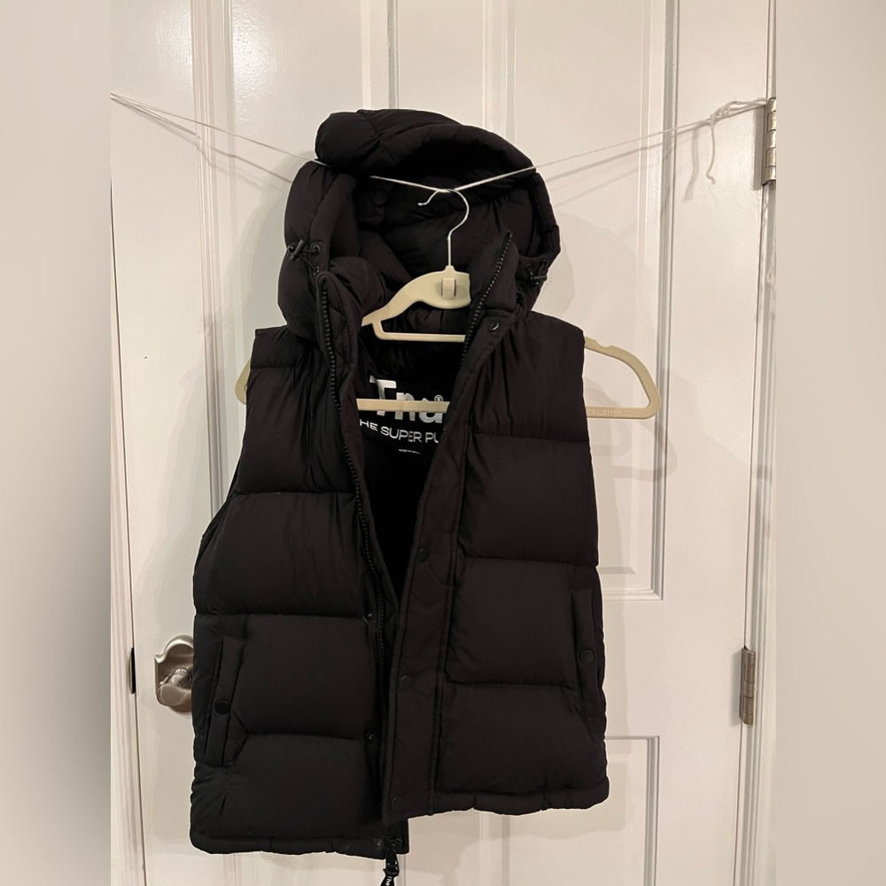 Aritzia super puff vest